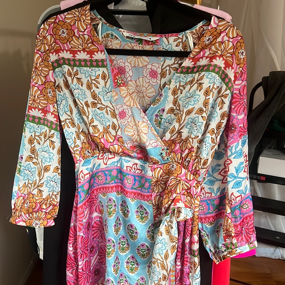 Worn twice multicolor satin Zara dress.